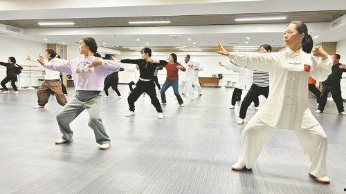 八段锦健身操视频,轻松入门，养生塑形两不误